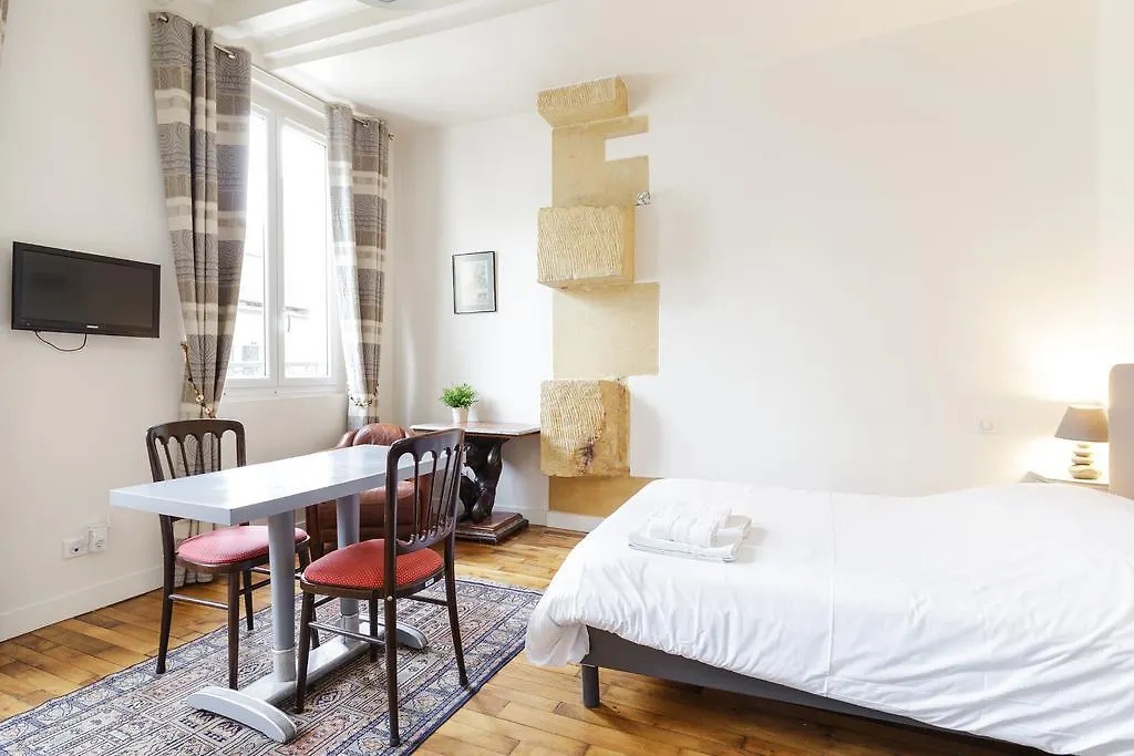 Appartement Blanc Et Gris Paris Apartment
